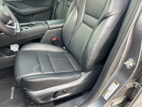 Used 2021 Nissan Rogue SV w/ Premium Package image 12