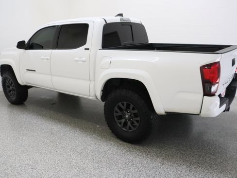 Used 2022 Toyota Tacoma SR5 w/ Technology Package RWD image 9