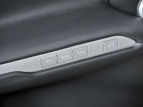 Used 2025 Ferrari Purosangue image 25