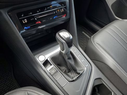 Certified 2023 Volkswagen Tiguan SE FWD image 34