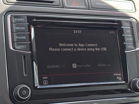 Used 2017 Volkswagen Tiguan S image 20