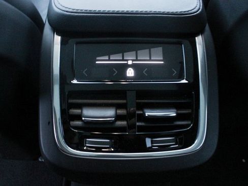 Used 2025 Volvo XC90 B5 Core image 29