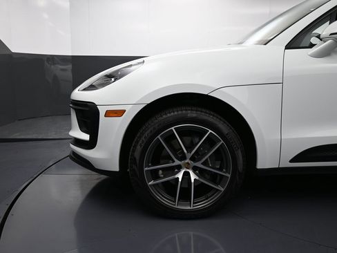 Certified 2025 Porsche Macan image 12