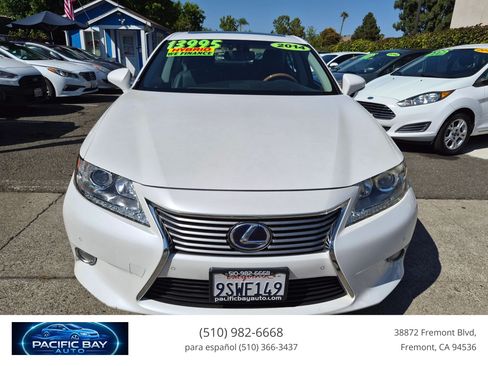 Used 2014 Lexus ES 300h w/ Premium Package w/Bamboo Trim FWD image 2
