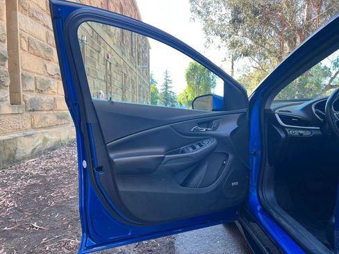 Used 2017 Chevrolet Volt LT w/ Comfort Package image 9