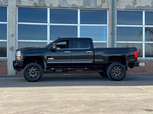 Used 2018 Chevrolet Silverado 2500 High Country w/ Duramax Plus Package image 35