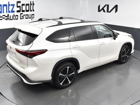 Used 2021 Toyota Highlander XSE AWD/4WD image 13
