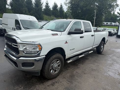 Used 2022 RAM 2500 Tradesman w/ Chrome Appearance Group AWD/4WD image 4