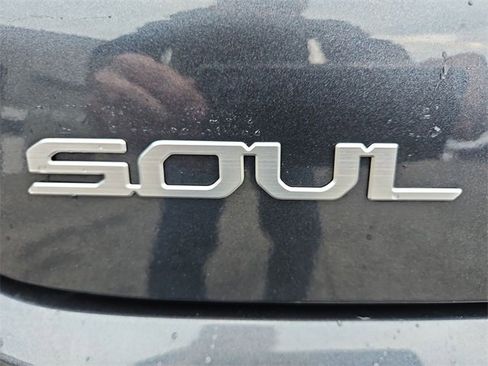 Used 2023 Kia Soul LX image 29