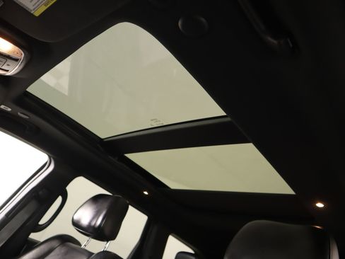 Used 2021 Jeep Grand Cherokee Limited w/ Luxury Group II image 16