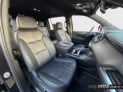 Used 2024 Chevrolet Suburban RST w/ Luxury Package AWD/4WD image 12