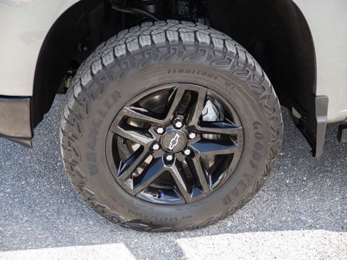 Used 2023 Chevrolet Silverado 1500 LT Trail Boss AWD/4WD image 11