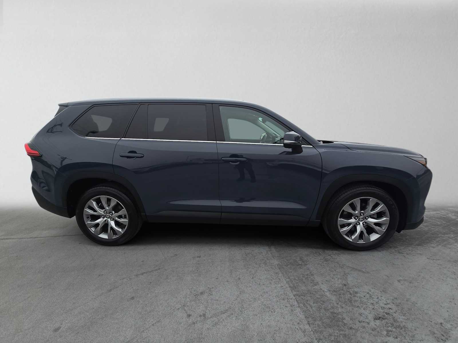 Certified 2024 Toyota Grand Highlander AWD image 2