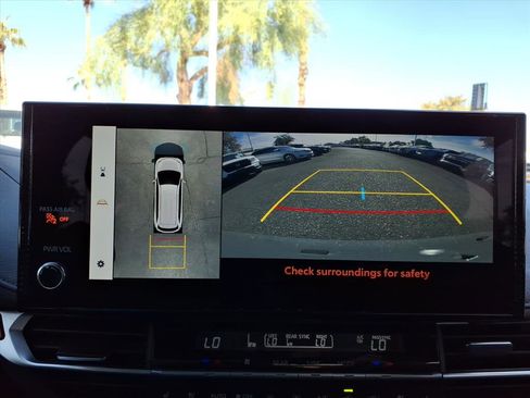 Used 2025 Toyota Sienna Platinum image 21