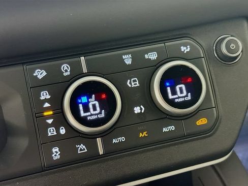 Used 2024 Land Rover Defender 110 X-Dynamic SE AWD/4WD image 18