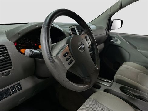 Used 2018 Nissan Frontier SV image 9