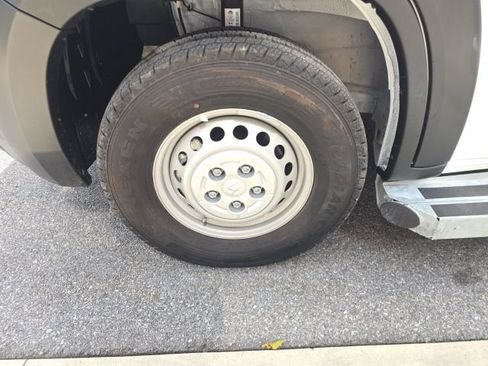 Used 2025 RAM ProMaster 2500 w/ U-Haul Equipment Group FWD image 8