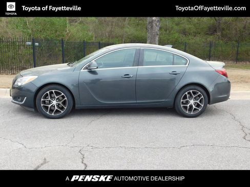 Used 2017 Buick Regal Sport Touring image 2
