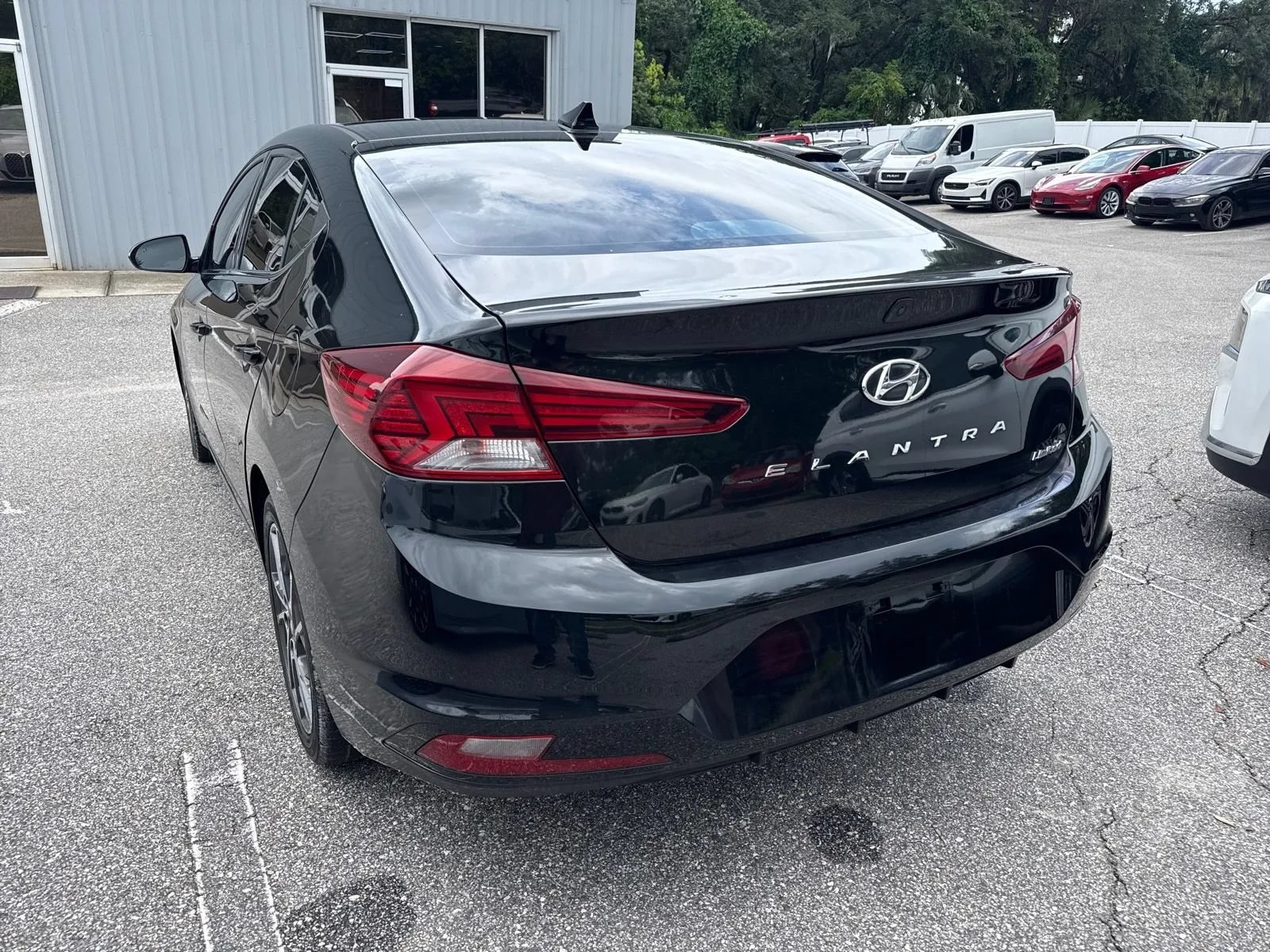 Used 2019 Hyundai Elantra Limited w/ Cargo Package FWD image 10