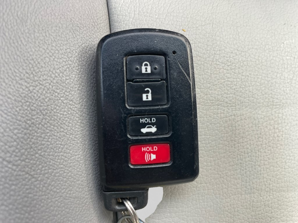 Used 2013 Toyota Camry XLE FWD image 26