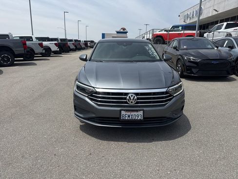 Used 2019 Volkswagen Jetta SEL FWD image 2