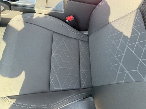 Certified 2025 Nissan Frontier SV image 28