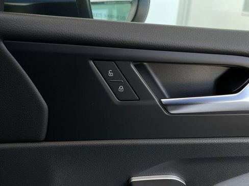 New 2025 Volkswagen Jetta SE image 25