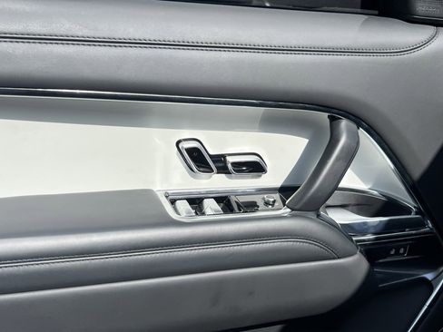 Used 2023 Land Rover Range Rover SV image 14