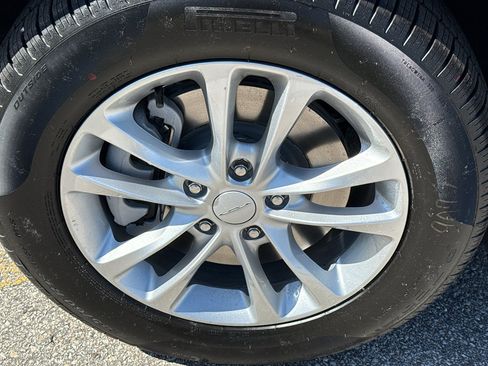 New 2027 Chrysler Pacifica Select AWD/4WD image 9