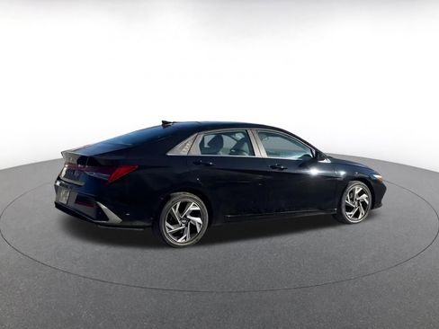 Used 2025 Hyundai Elantra SEL image 14
