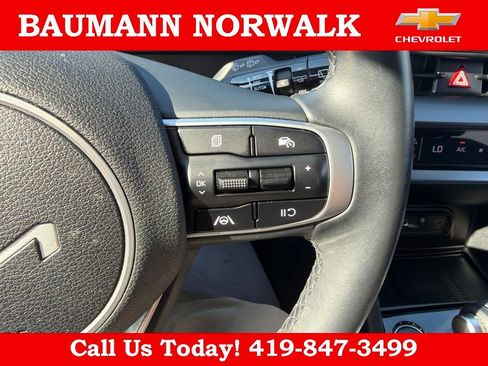 Used 2025 Kia Sportage EX FWD image 21