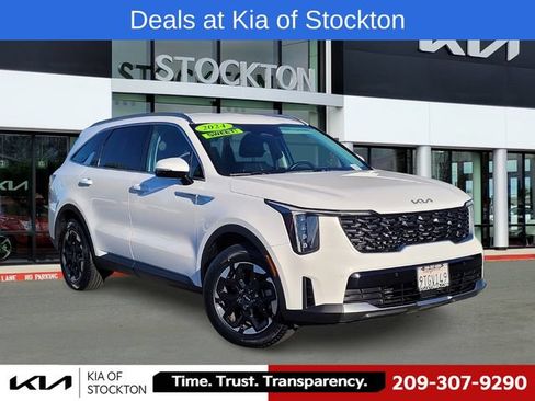 Certified 2024 Kia Sorento S FWD image 1