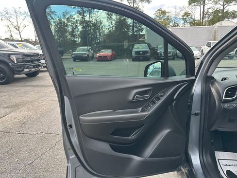 Used 2019 Chevrolet Trax LT w/ LT Convenience Package image 24