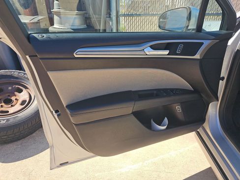 Used 2018 Ford Fusion S image 16