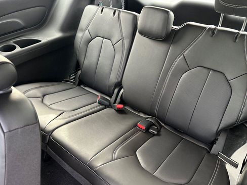 New 2026 Chrysler Pacifica Select image 12