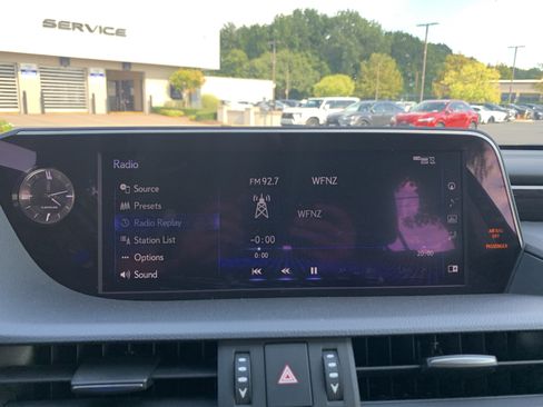 Used 2020 Lexus ES 300h w/ Premium Package FWD image 23