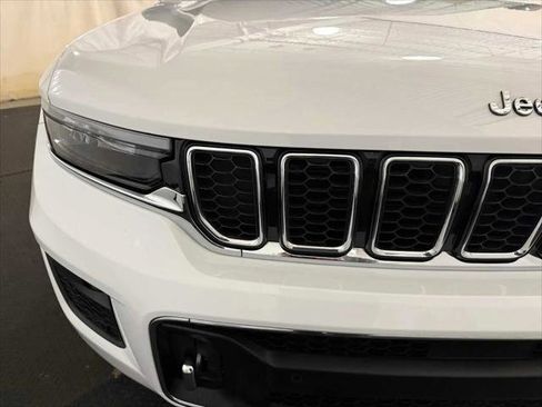 Certified 2023 Jeep Grand Cherokee Overland w/ Luxury Tech Group IV AWD/4WD image 3