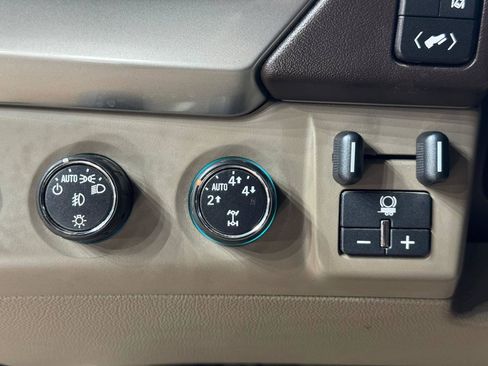 Used 2015 Chevrolet Tahoe LTZ AWD/4WD image 21