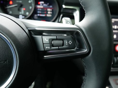 Used 2025 Porsche Macan image 21