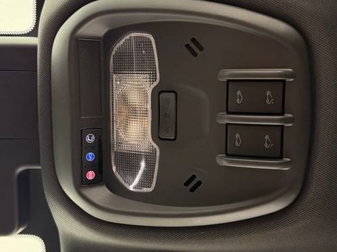 Used 2024 Chevrolet Trax RS w/ Sunroof Package FWD image 23