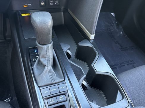 Used 2025 Toyota Camry SE image 17