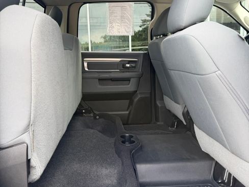 Used 2019 RAM 1500 Classic SLT AWD/4WD image 32