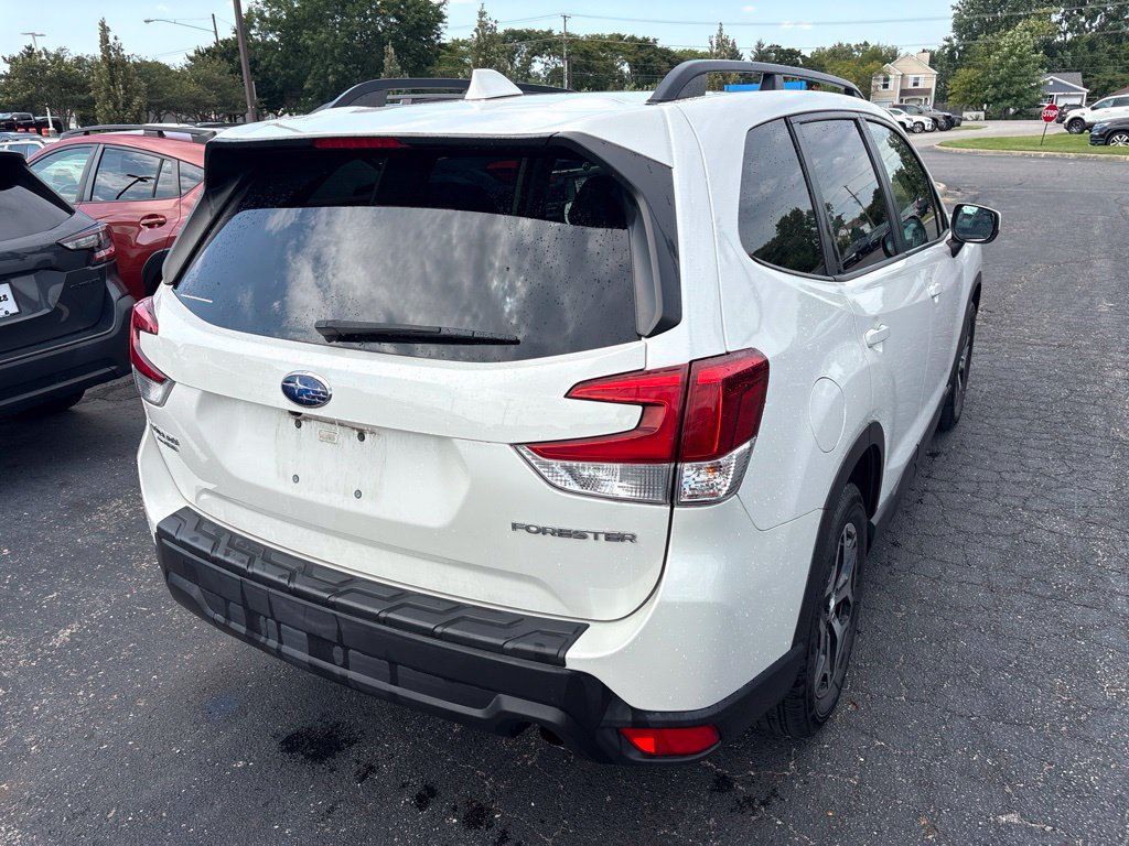 Used 2020 Subaru Forester Premium AWD/4WD image 3