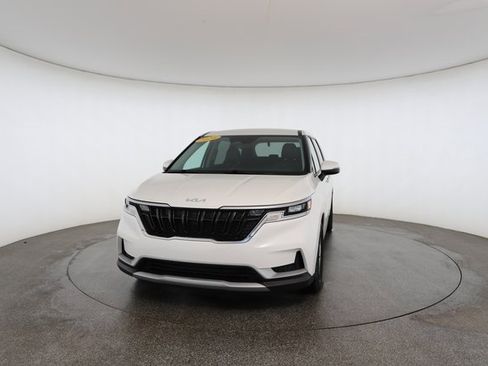 Used 2024 Kia Carnival LX image 31