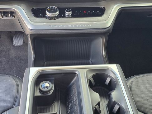 Used 2025 Ford Expedition Platinum w/ Driver's Package image 26