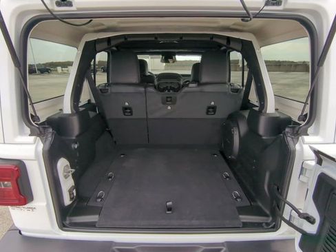 New 2026 Jeep Wrangler Unlimited Sahara AWD/4WD image 14