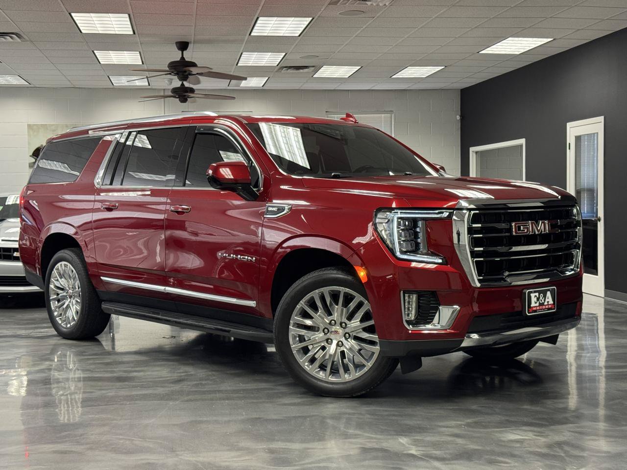 Used 2022 GMC Yukon XL SLT AWD/4WD image 3