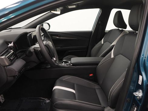 Used 2025 Toyota Camry SE image 14