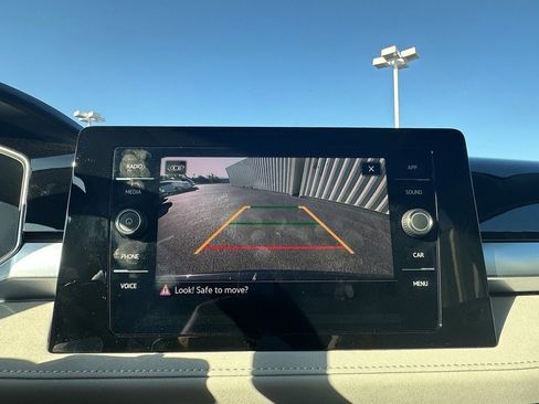 Used 2025 Volkswagen Taos SE w/ Panoramic Sunroof Package image 27