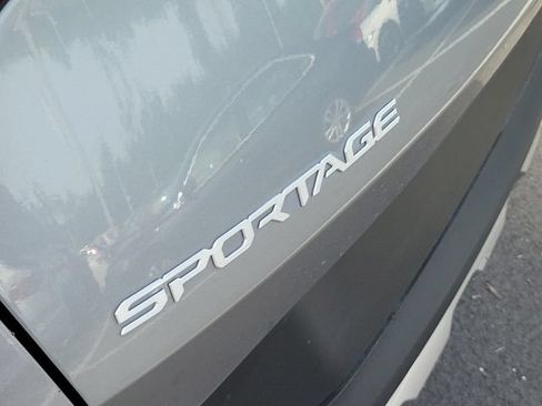 Used 2024 Kia Sportage LX FWD image 6